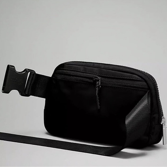 NWT - Lululemon Everywhere Belt Bag Black Crossbody Strap 1L #unisex - Picture 2 of 7